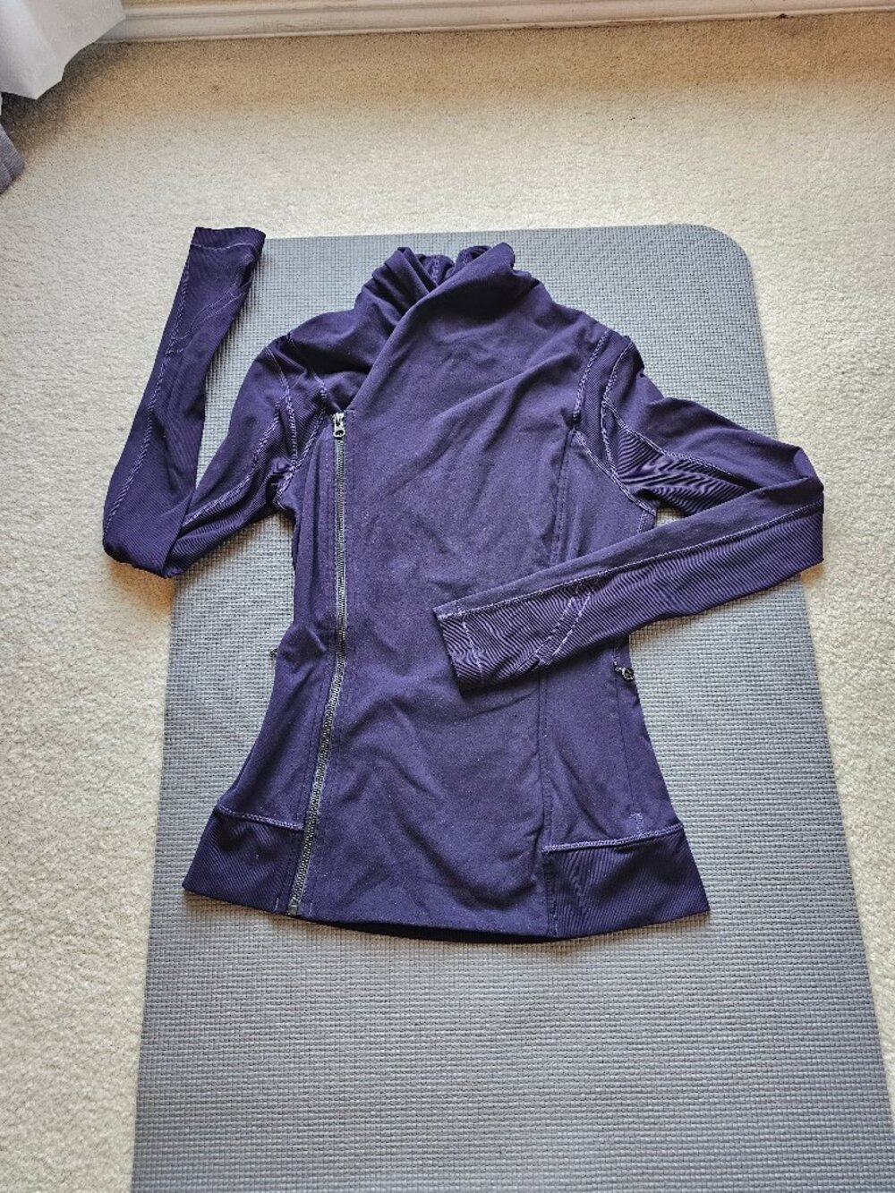 EUC lululemon Bhakti Jacket Size 6 dark purple